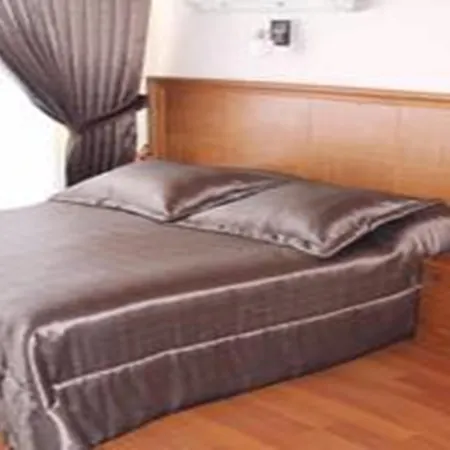 מלון Ucem Golden Sea 2*