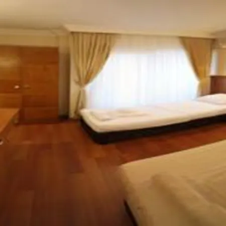 מלון Ucem Golden Sea 2*