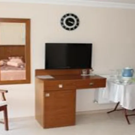 מלון Ucem Golden Sea 2*