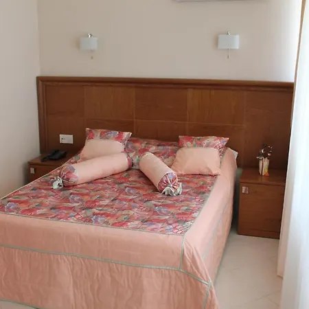 מלון Ucem Golden Sea 2*