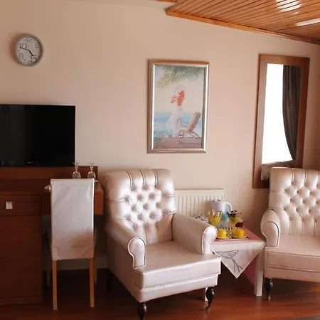 מלון Ucem Golden Sea 2*