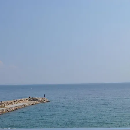 מלון Ucem Golden Sea 2*