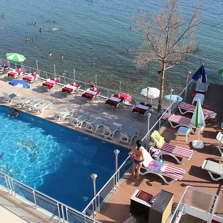 מלון Ucem Golden Sea 2*